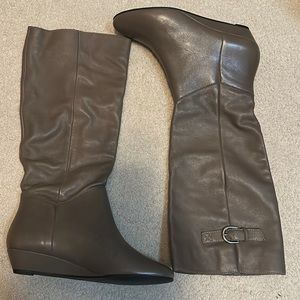 Steve Madden Intyce boots taupe like new